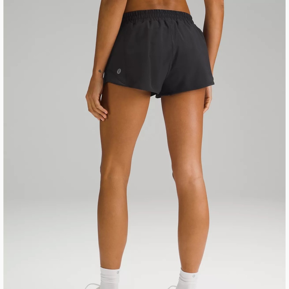 Lululemon Hotty Hot Low-Rise Lined Short 2.5”